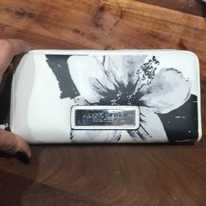 EUC MARC NEW YORK/Andrew Mark Wallet/Wristlet